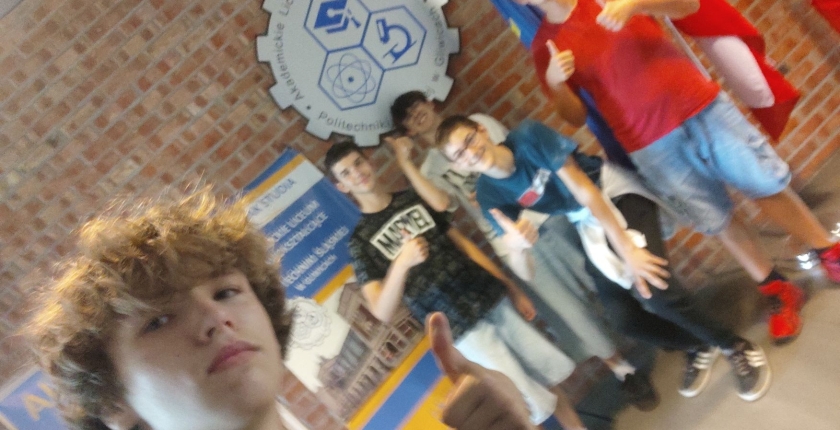 PIERWSZAKI ODKRYWAJĄ  ALO 